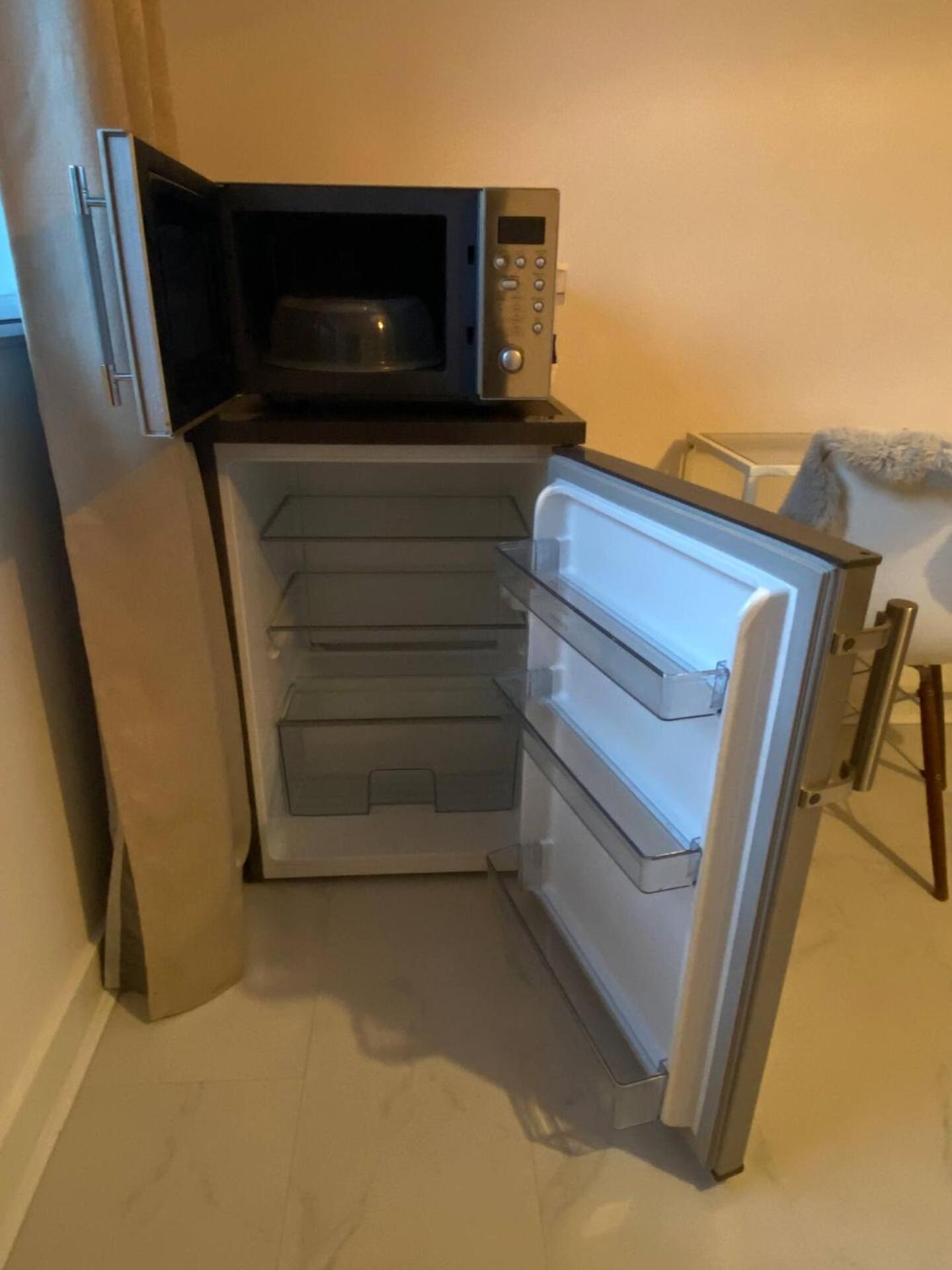Séjour chez l'habitant Xl Bright Room+parking+fridge+micro - 20min Bridge - 3 Min Walk To Train/bus Station Londres
