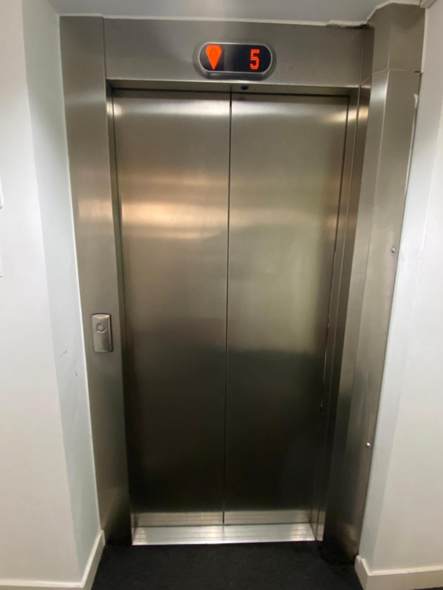 Xl Bright Room+parking+fridge+micro - 20min Bridge - 3 Min Walk To Train/bus Station Séjour chez l'habitant