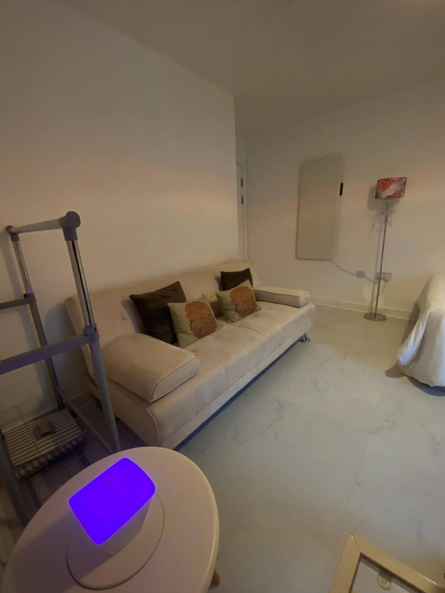 Hospedagem domiciliar Xl Bright Room+parking+fridge+micro - 20min Bridge - 3 Min Walk To Train/bus Station